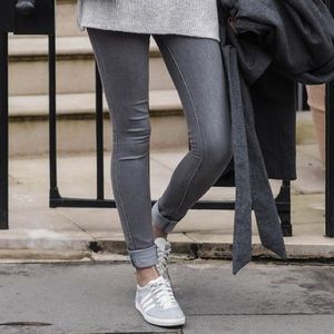 BNWT 7M/8W Adidas Gazelles in Grey